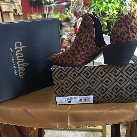 Charles By Charles David Shoes - NWB Animal print !